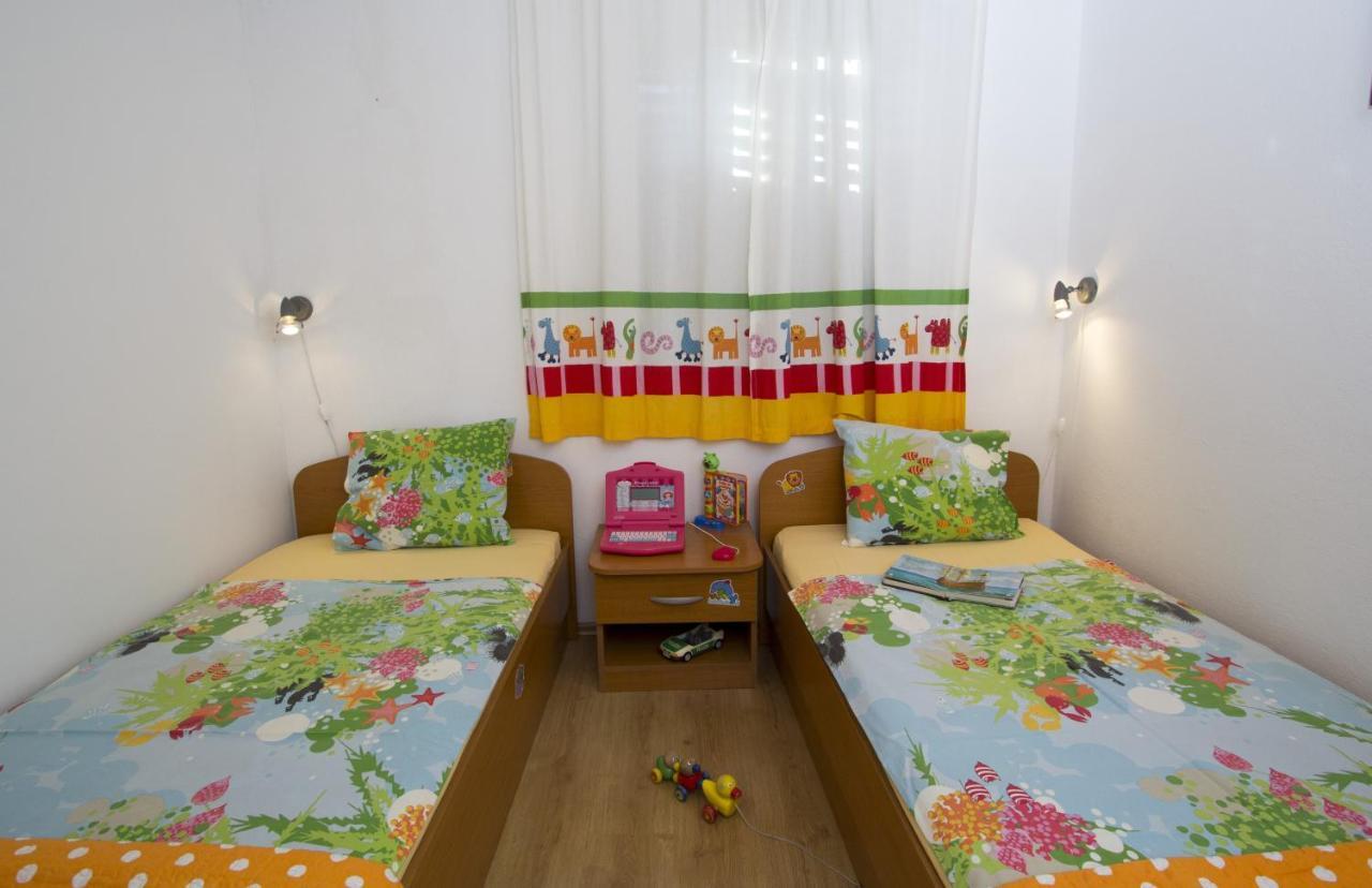 Apartments By The Sea Brela, Makarska - 11821 Exteriér fotografie