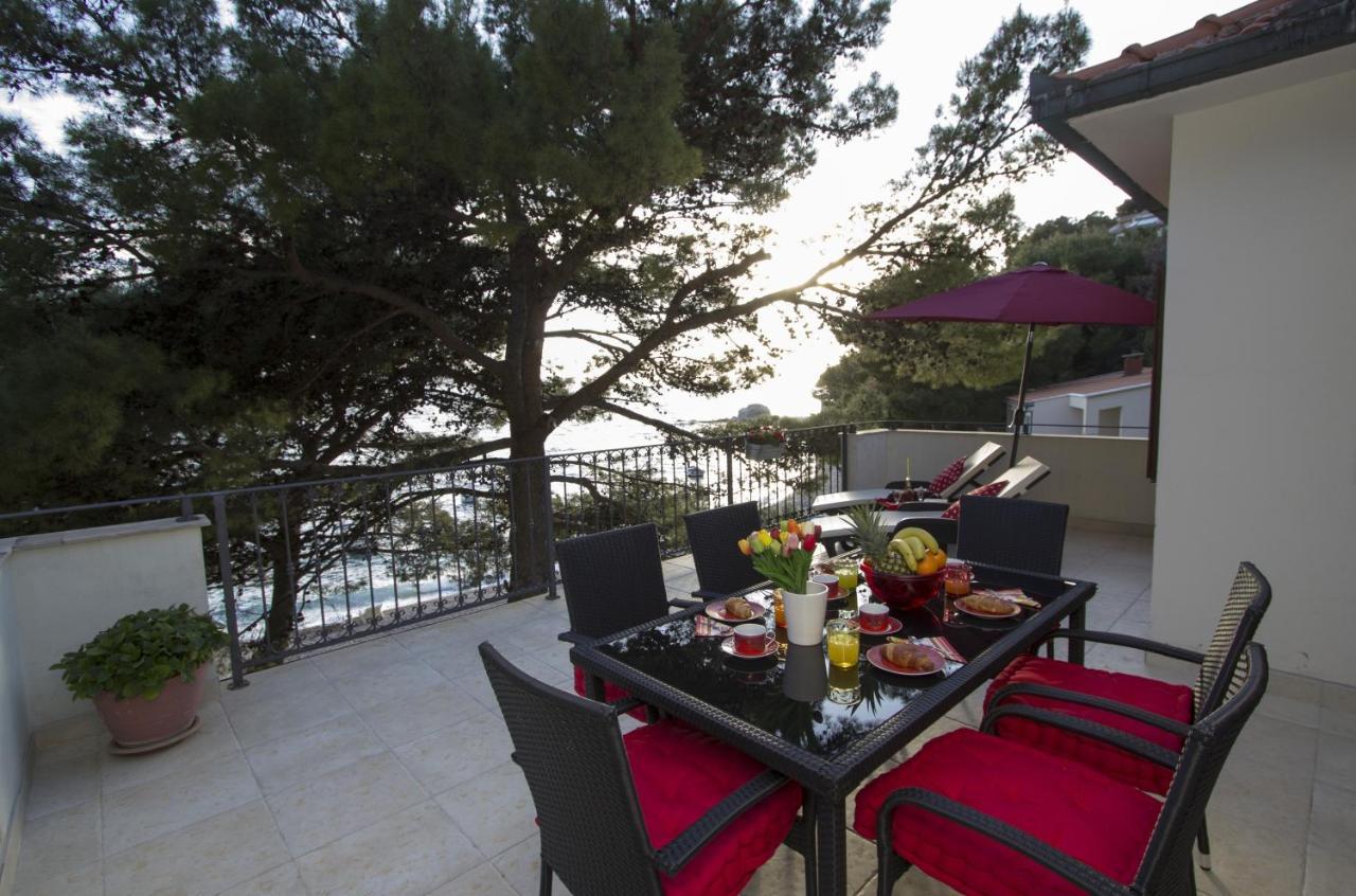 Apartments By The Sea Brela, Makarska - 11821 Exteriér fotografie